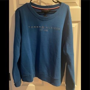 Tommy Hilfiger sweater. Size Large.60% cotton 40% polyester.